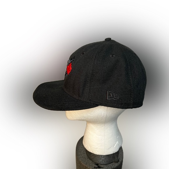 Toronto Blue Jays Blackout 59Fifty Fitted hat, baseball cap - Picture 6 of 7